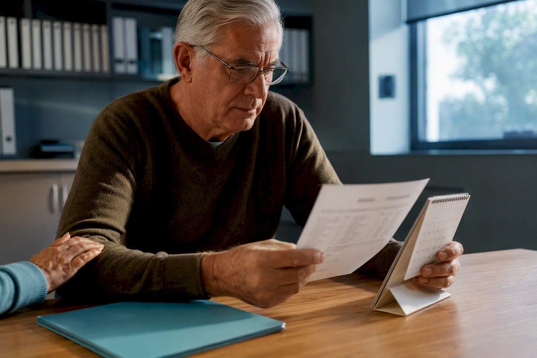7 Ways Seniors and Caregivers Stop Medicare Scams: Hotlines & Scruteon